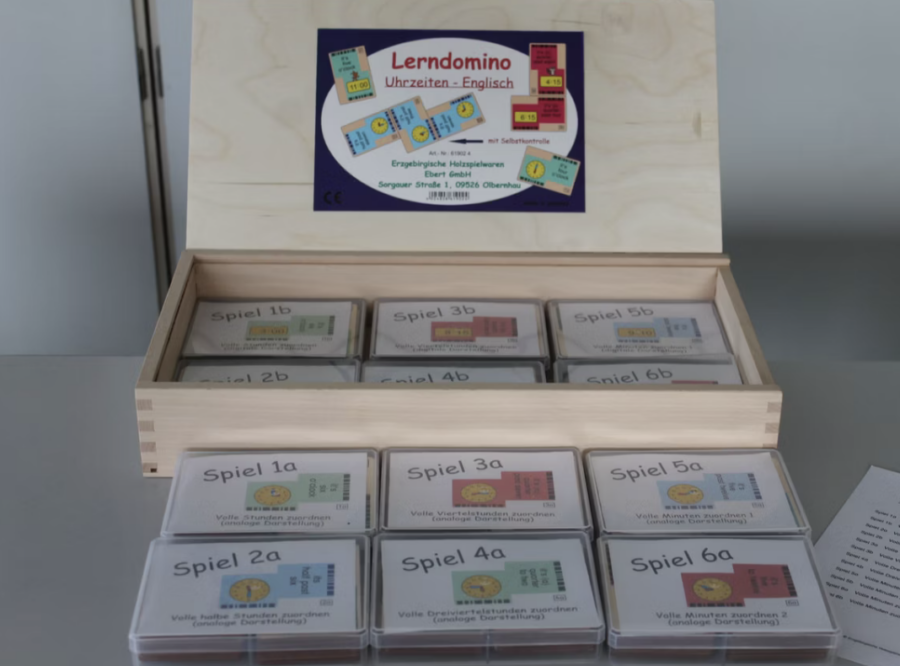 Lerndomino Uhrzeiten Englisch